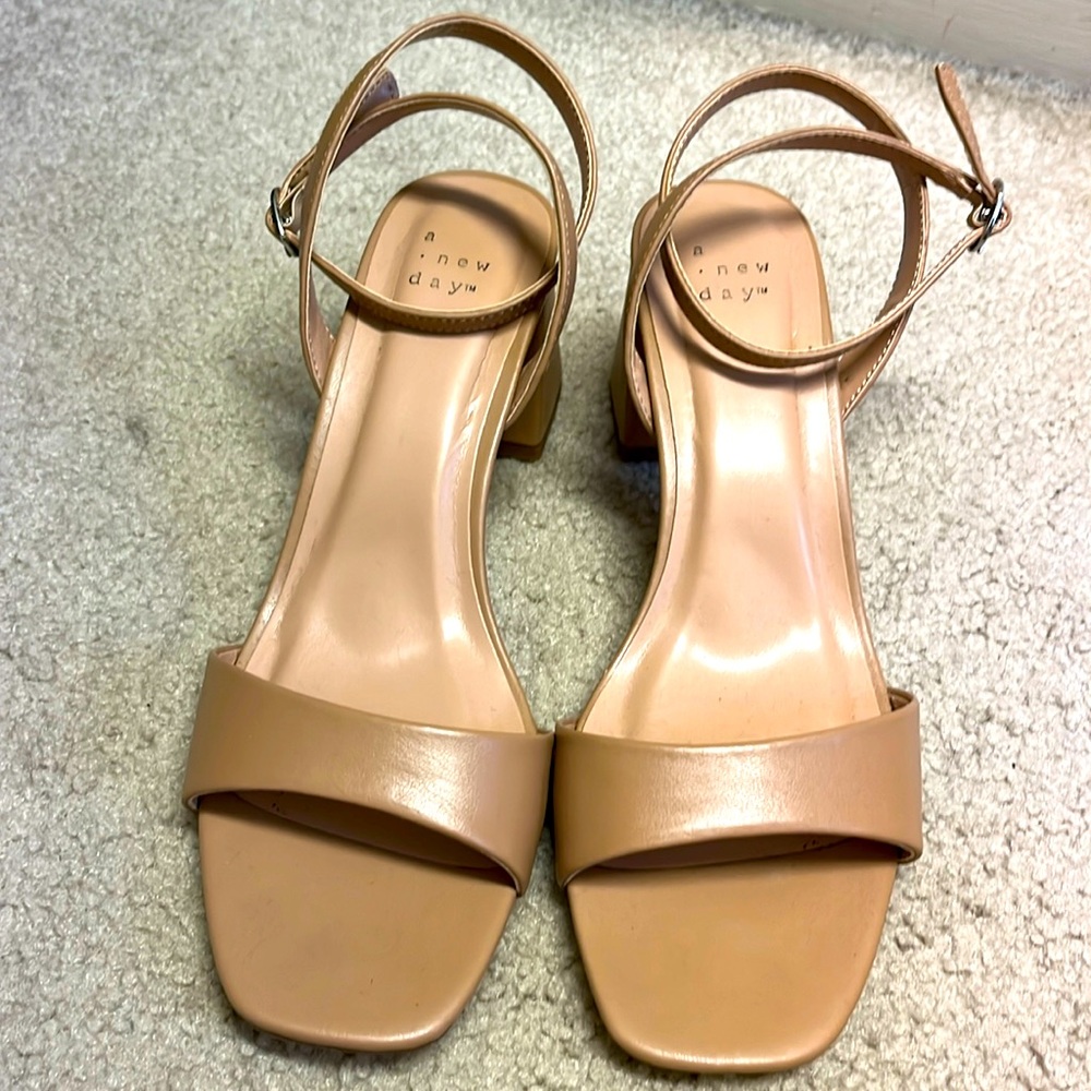 Shannon Heels from A New Day.